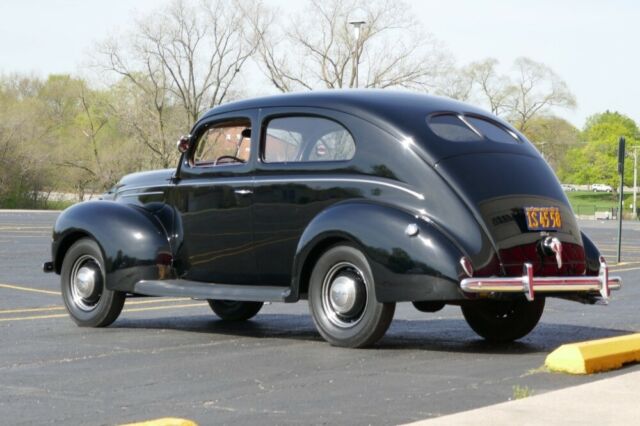 Ford Tudor Sedan 1939 image number 3