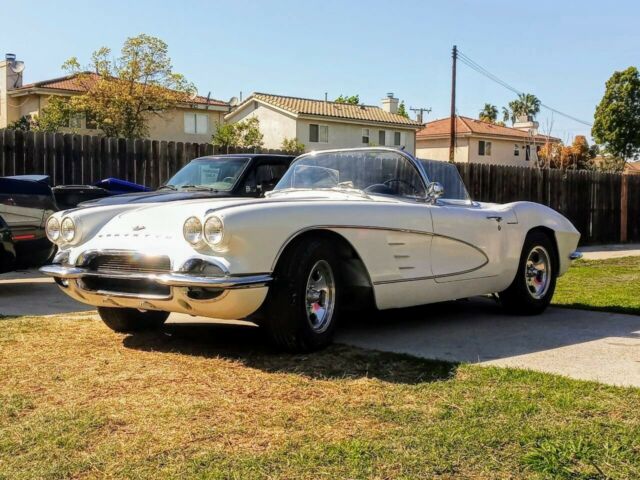 Chevrolet Corvette 1961 image number 0