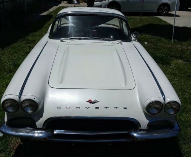 Chevrolet Corvette 1961 image number 1