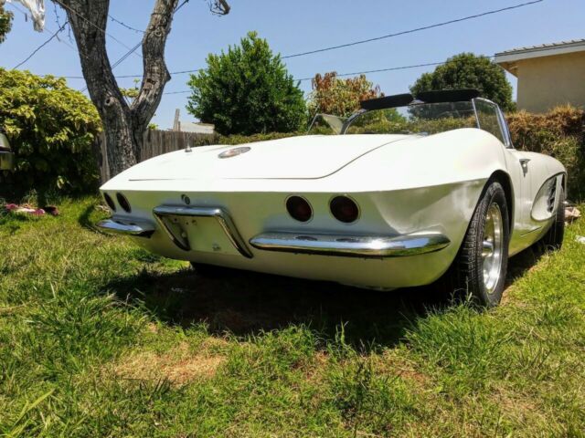 Chevrolet Corvette 1961 image number 14