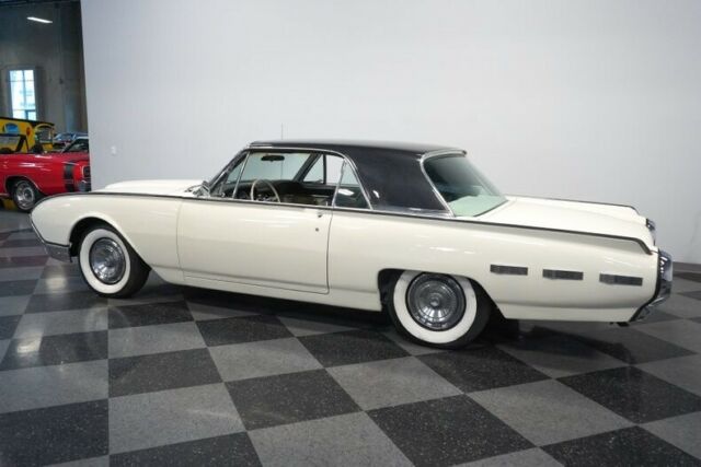 Ford Thunderbird 1962 image number 8