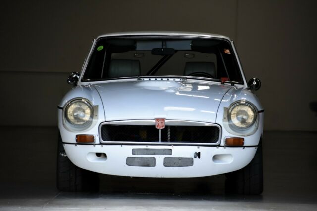 MG MGB 1974 image number 17