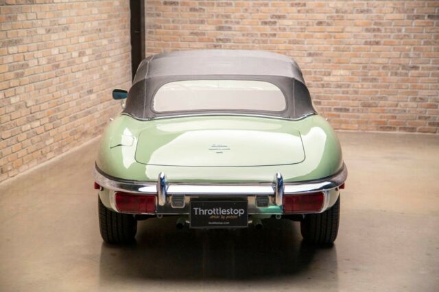 Jaguar E-Type 1969 image number 27