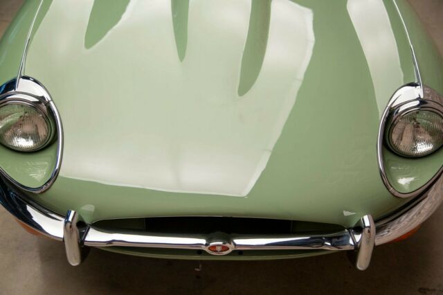 Jaguar E-Type 1969 image number 32