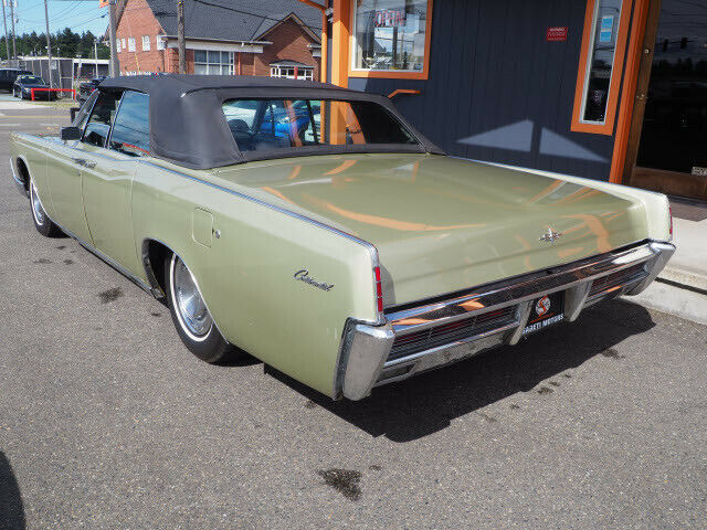 Lincoln Continental 1966 image number 2