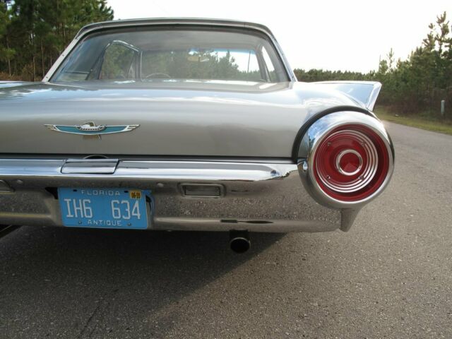 Ford Thunderbird 1962 image number 22