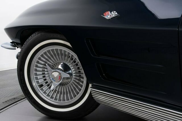 Chevrolet Corvette 1963 image number 16