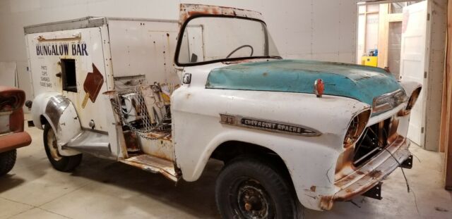 Chevrolet Apache 1958 image number 0