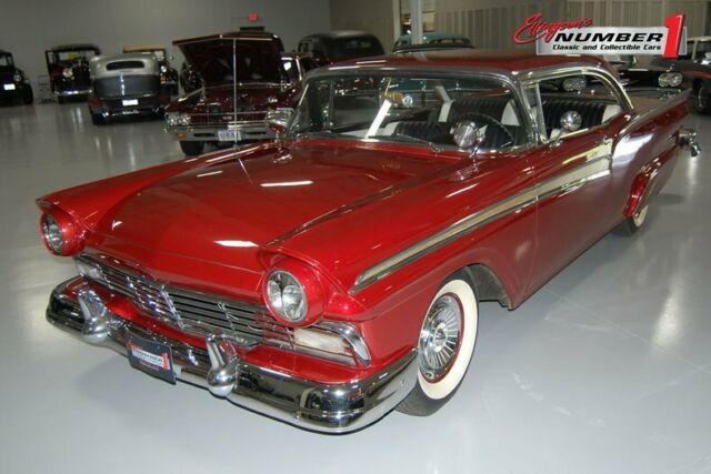 Ford Fairlane Hardtop 1957 image number 0