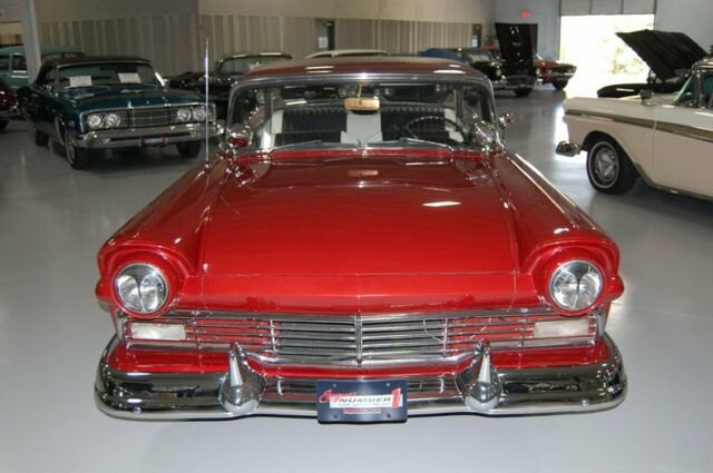 Ford Fairlane Hardtop 1957 image number 1