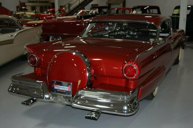 Ford Fairlane Hardtop 1957 image number 11