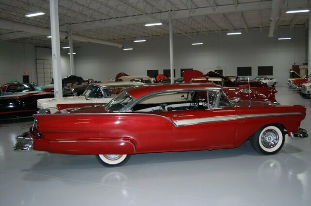 Ford Fairlane Hardtop 1957 image number 13