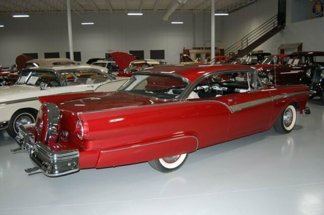 Ford Fairlane Hardtop 1957 image number 25