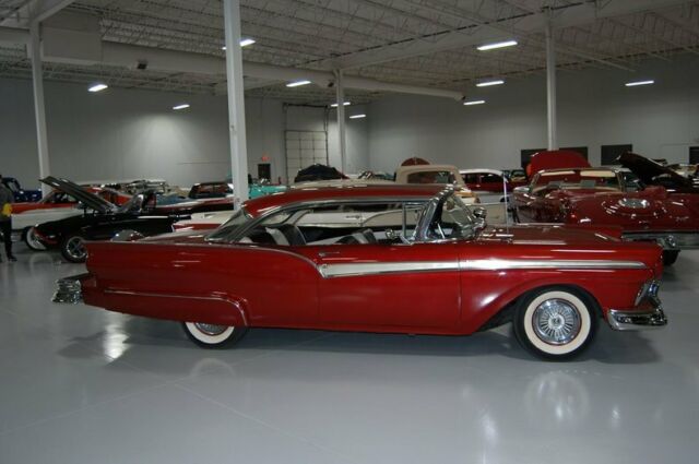 Ford Fairlane Hardtop 1957 image number 27