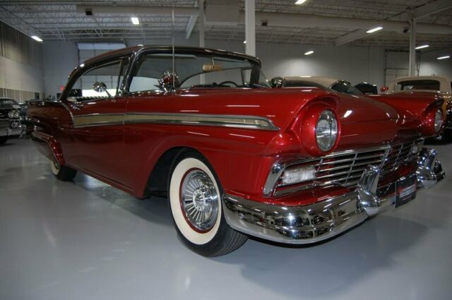 Ford Fairlane Hardtop 1957 image number 28