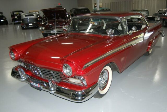 Ford Fairlane Hardtop 1957 image number 29