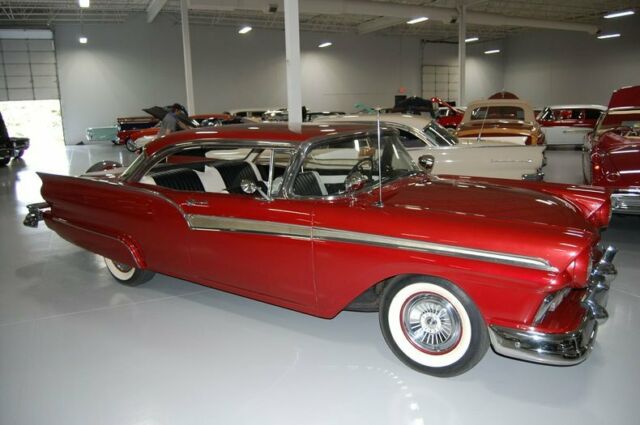 Ford Fairlane Hardtop 1957 image number 30