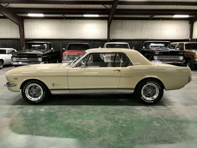 Ford Mustang 1966 image number 25