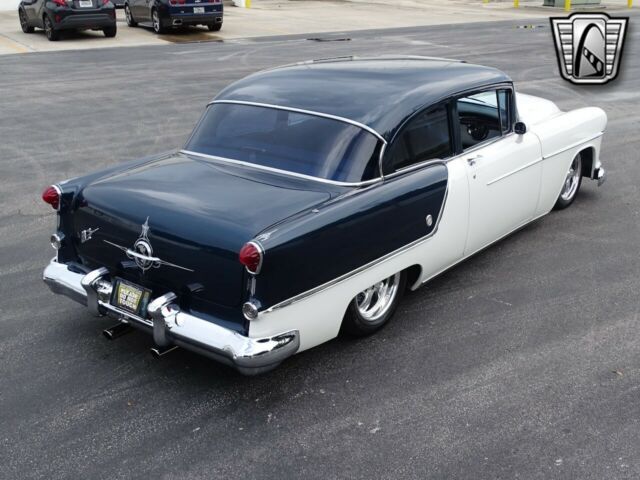 Oldsmobile Rocket 88 1954 image number 30