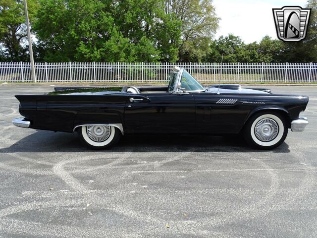 Ford Thunderbird 1957 image number 32