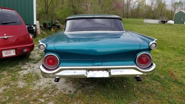 Ford Galaxy 500 Hardtop 1959 image number 31