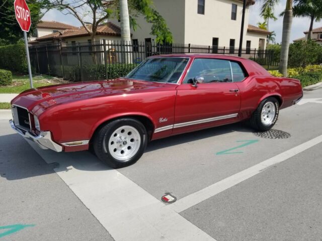 Oldsmobile Cutlass Supreme Classic 1971 image number 0