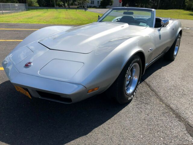 Chevrolet Corvette 1974 image number 2