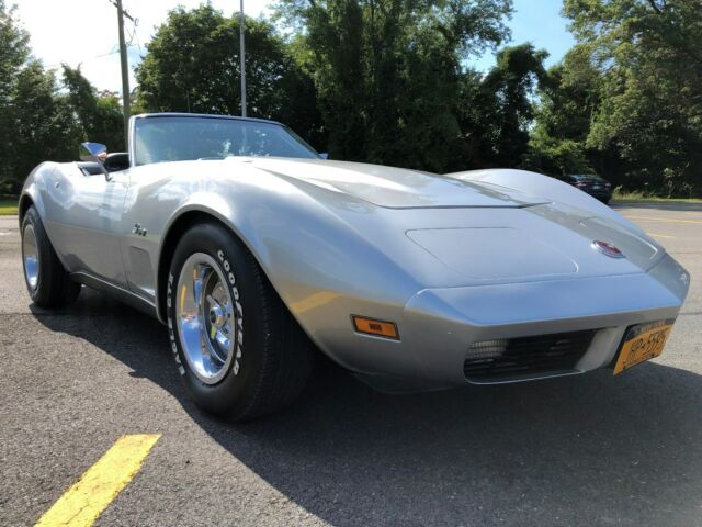 Chevrolet Corvette 1974 image number 28