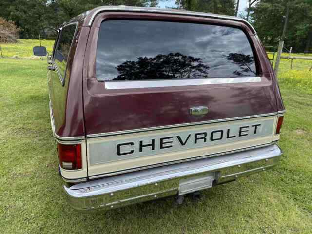 Chevrolet Suburban 1978 image number 11