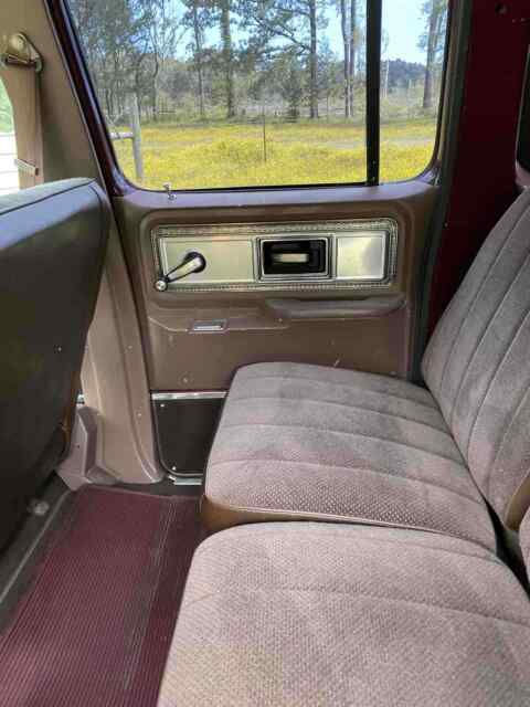 Chevrolet Suburban 1978 image number 23