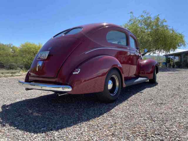 Ford 2 Door Sedan 1940 image number 2