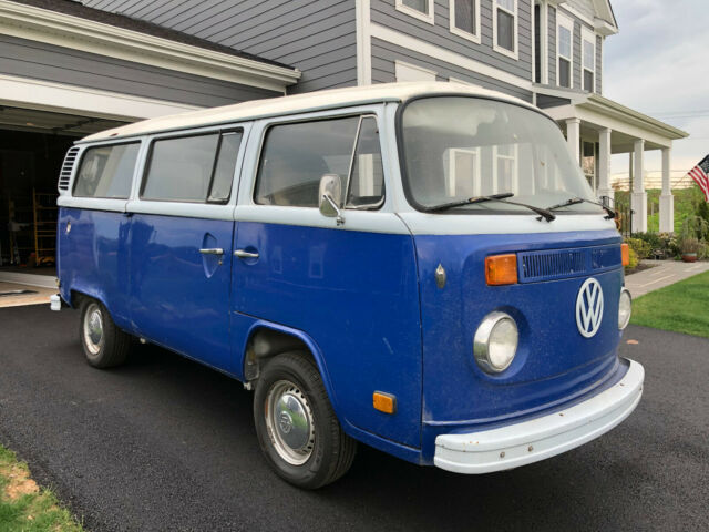 Volkswagen Bus/Vanagon 1974 image number 2