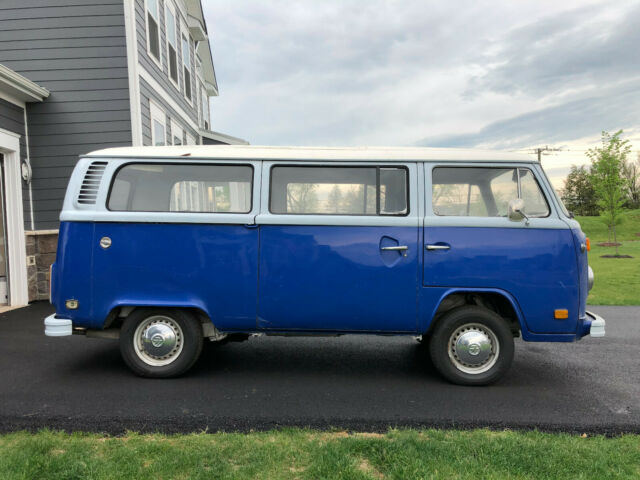 Volkswagen Bus/Vanagon 1974 image number 27