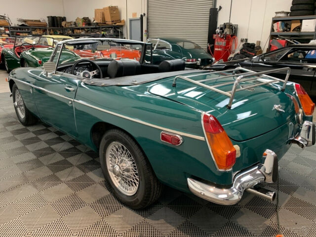 MG MGB 1970 image number 21