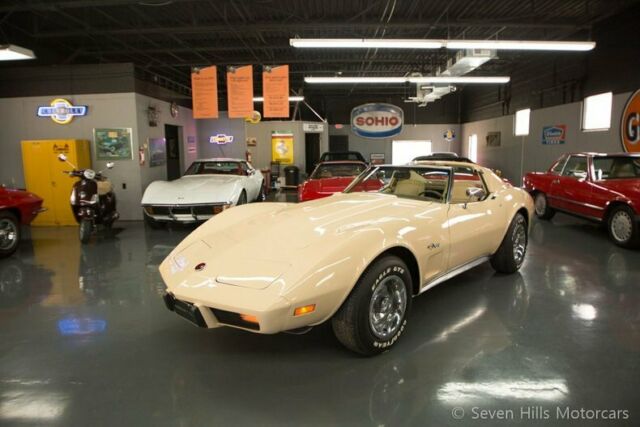 Chevrolet Corvette 1976 image number 1