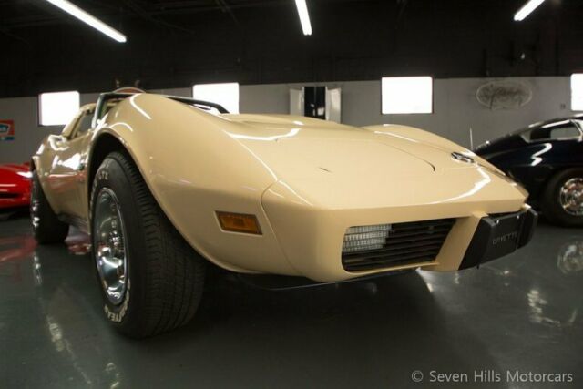 Chevrolet Corvette 1976 image number 15