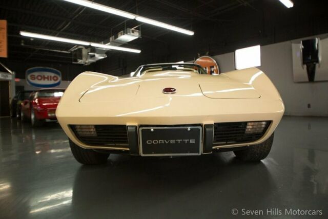 Chevrolet Corvette 1976 image number 17