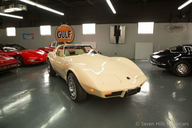 Chevrolet Corvette 1976 image number 21