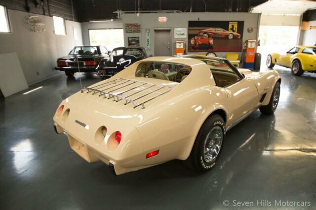 Chevrolet Corvette 1976 image number 23