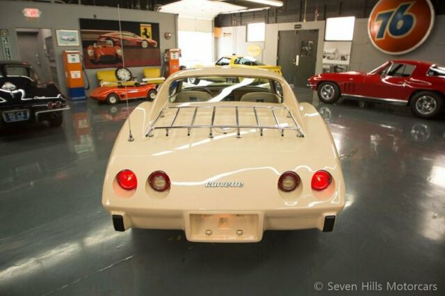 Chevrolet Corvette 1976 image number 24