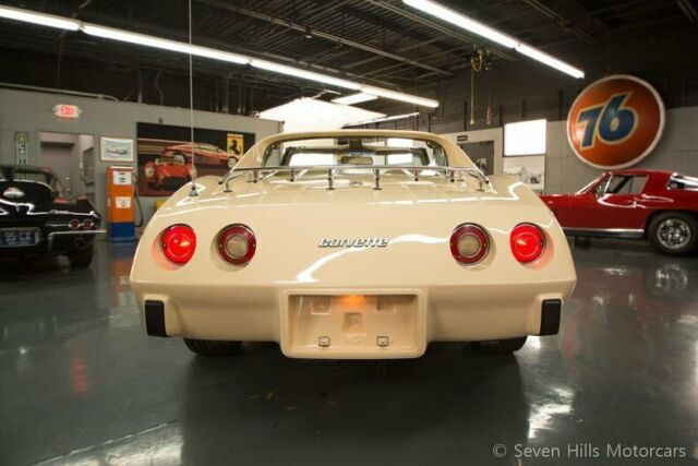 Chevrolet Corvette 1976 image number 25