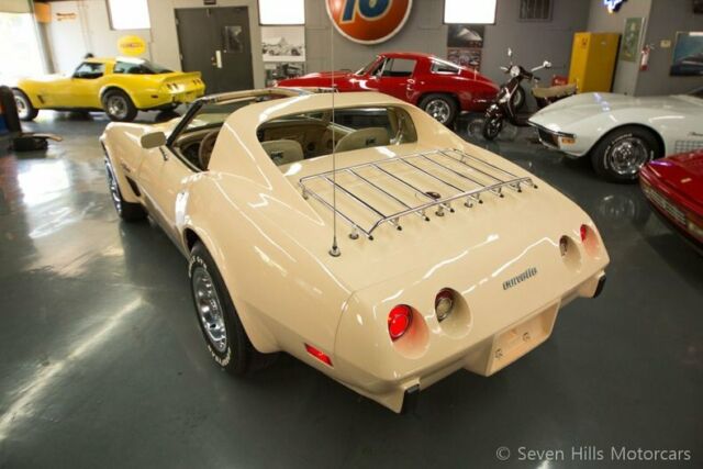 Chevrolet Corvette 1976 image number 26