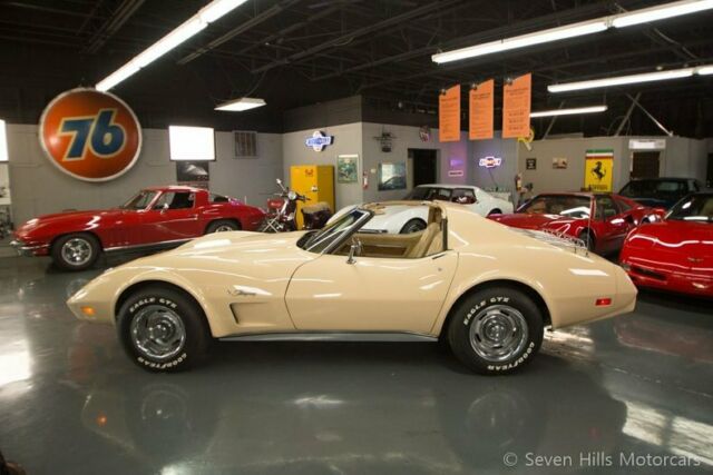 Chevrolet Corvette 1976 image number 27