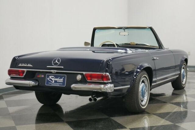 Mercedes-Benz 200-Series 1966 image number 12