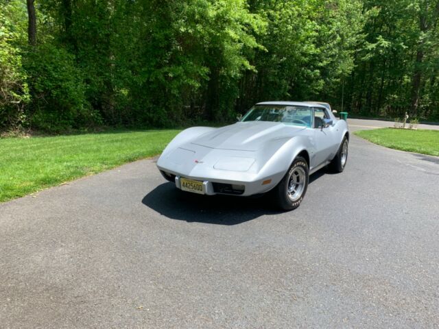 Chevrolet Corvette 1977 image number 18