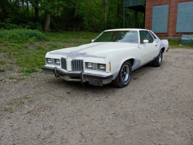 Pontiac Grand Prix 1977 image number 0