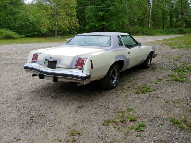 Pontiac Grand Prix 1977 image number 8