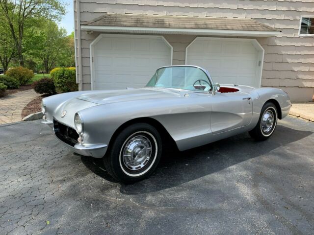 Chevrolet Corvette 1956 image number 1