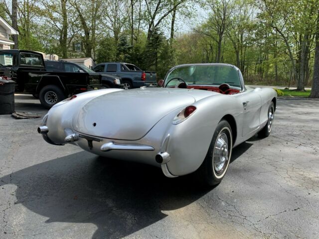 Chevrolet Corvette 1956 image number 28