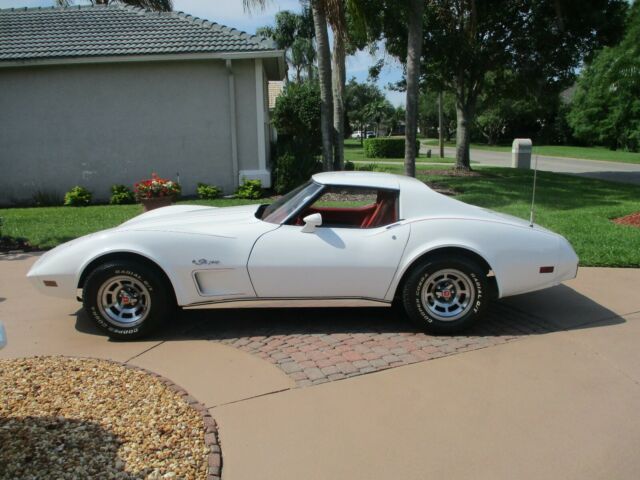 Chevrolet Corvette 1977 image number 14